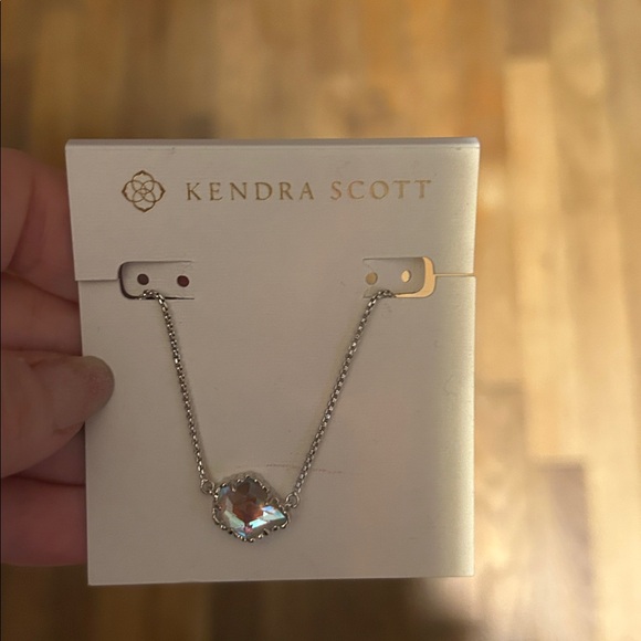 Kendra Scott Tess pendant necklace in a rhodium plated metal dichroic glassNWT - Picture 5 of 5
